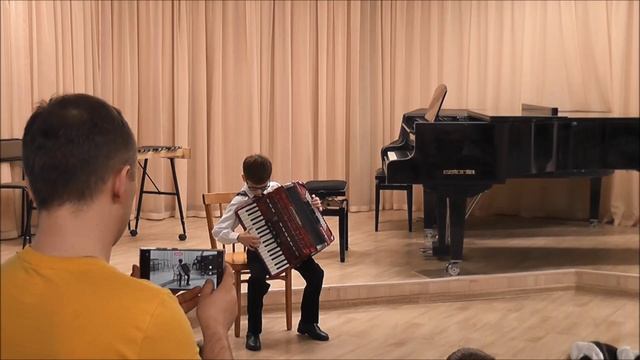 Укр.нар.песня Ой, ходила девчина. Исп. Соловьев Григорий, 3 класс