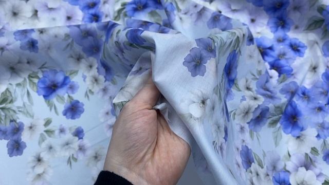 Батист голубого цвета с принтом сине-белые цветы 14170