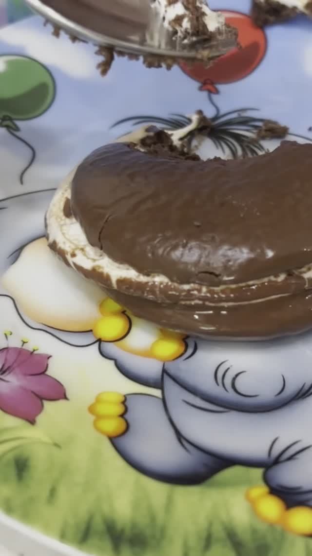 Поедание вкусняшки 😋 . Целое видео на канале❤️
