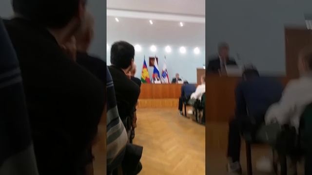 Заместитель главы Сочи Вячеслав Бауэр отвечает на возмущение местных жителей о ПЛАНОЙ ПАРКОВКЕ