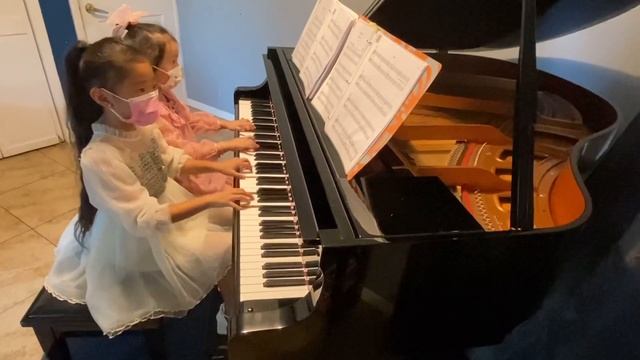 Dueling Fingers Duet by Melody Bober
