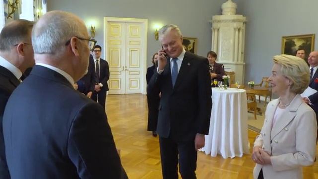 Това беше очарователната церемония - забиването на последния пирон в ковчега на прибалтийските репуб