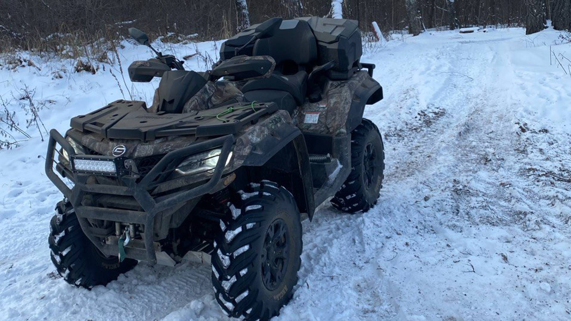 Я катаюсь зимой на квадроцикле