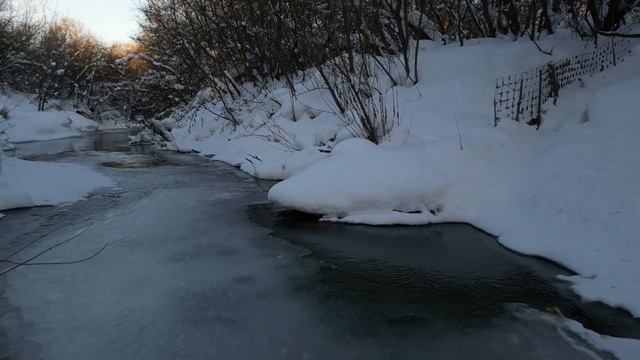 ЩУКИ РВУТ ЛЕСКУ И ЛОМАЮТ БАЛАНСИРЫ, ЗАЦЕПЫ ОЖИВАЮТ, А ЛЁД ТРЕЩИТ! ЗИМНЯЯ РЫБАЛКА ПО ТОНКОМУ ЛЬДУ!
