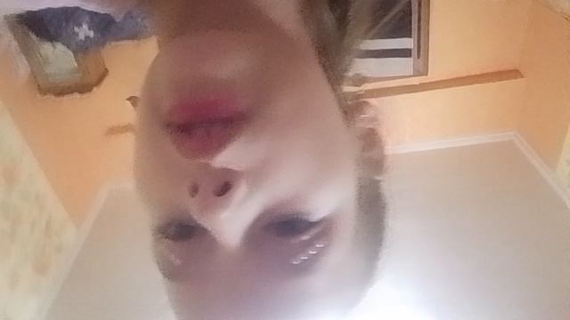 Саша накрашен