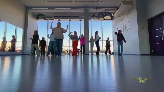 НАУЧИ МОДЕЛЬ ТАНЦЕВАТЬ