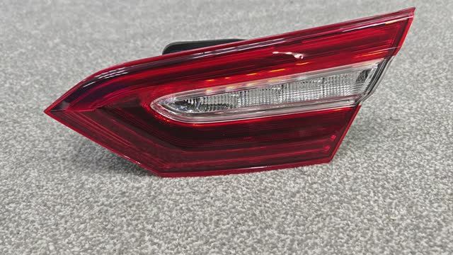 RSO1062397 ФОНАРЬ ПРАВЫЙ ВНУТРЕННИЙ TOYOTA CAMRY XV70 Б/У 8158033340