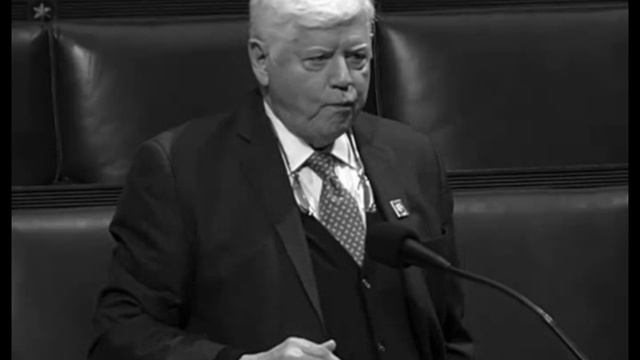 Во время выступления в палате представителей США  демократ Джон Ларсон завис
