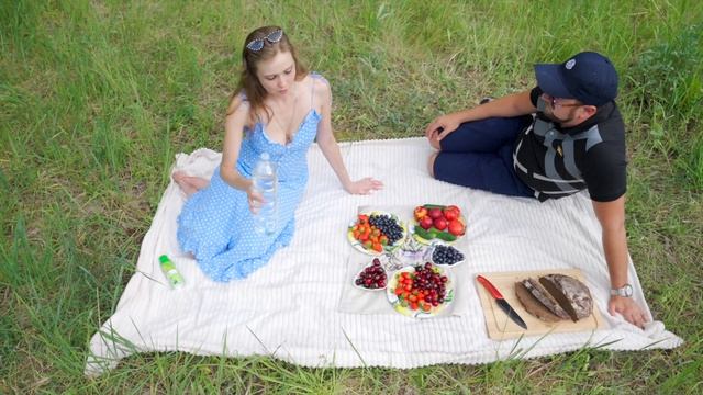 Пейте бутилированную воду(Пикник)