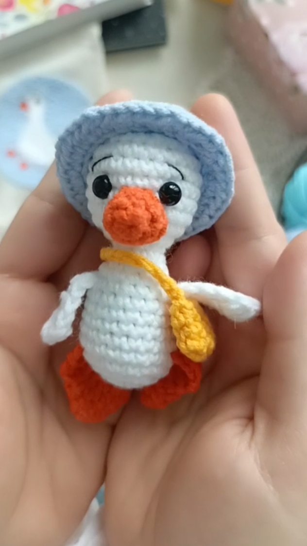 Милые гусики 😍 связаны спицами и крючком ❤️