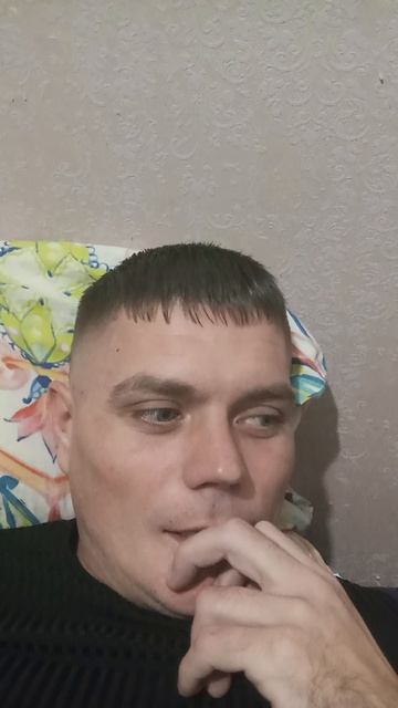 дедушка с украинским паспортом 🧐