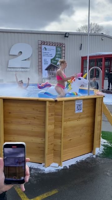 Это мы на выставке в Иркутске были с нашим деревянным бассейном Кристалл
