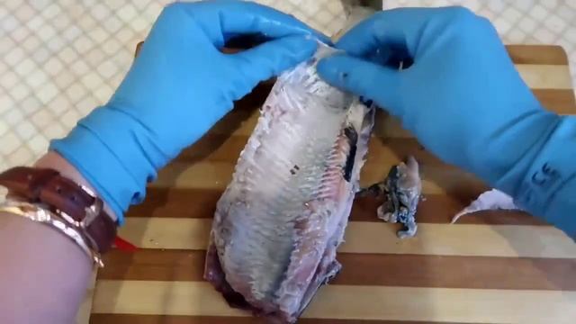 Как ПОЧИСТИТЬ СЕЛЕДКУ  за 10 СЕКУНД