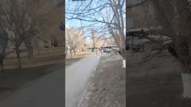 У нас городе снова не убирают мусор а просто мусарят