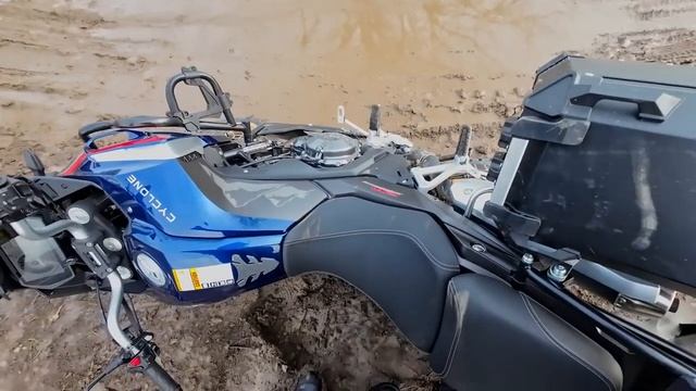 Поднимаю из грязи Cyclone RX 600 - кроссовер для путешествий #МОТОЗОНА №240 (720p60fps)