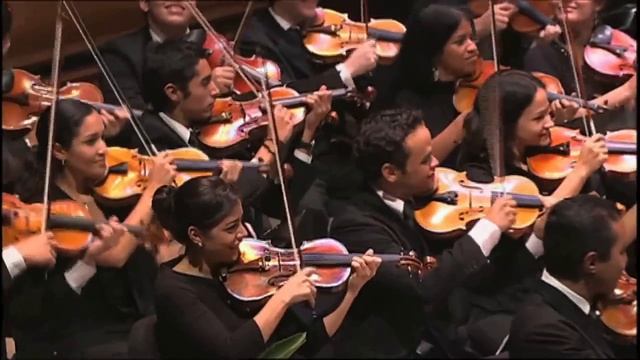 Густаво Дудамель и молодежный оркестр Венесуэлы – Бернстайн Вейстсайдская история - Мамбо