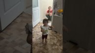 Мы танцуем под музыку Алисы.