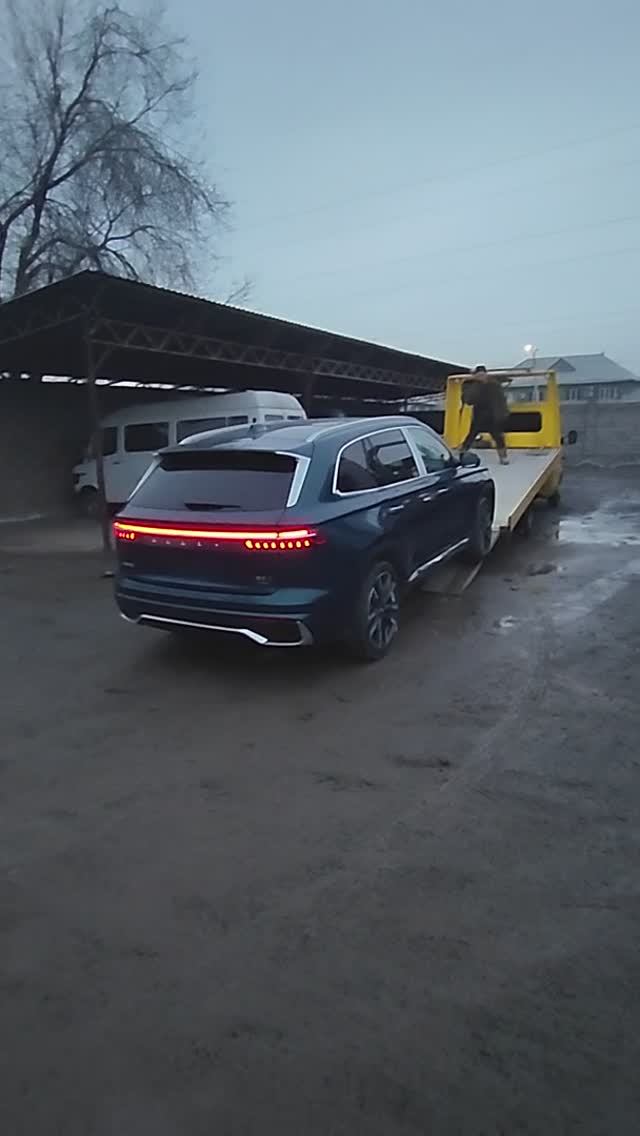 Geely Monjaro. Погрузка на отправку. Выкуп авто в Китае. Доставка авто из Китая. Свой в Китае.