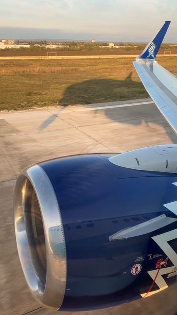 Красивый взлёт на хоккейном самолете NordStar Airlines