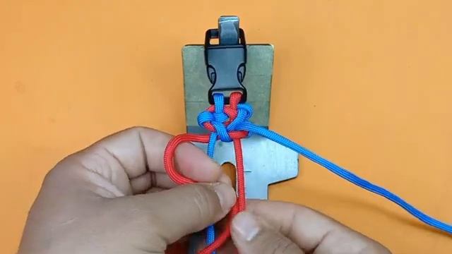 How to Make a Two Color Lobster Tail Paracord Bracelet BBKN paracord bracelet tutorial_270p_360p