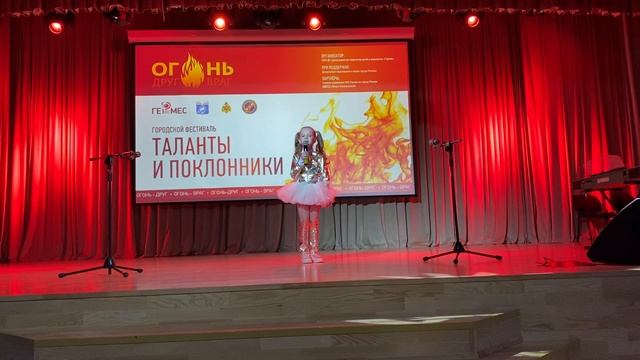 Наумова София, 6 лет "Песня про пожар" муз.В Синенко, сл. С.Уриха.