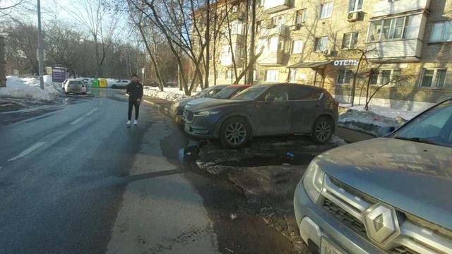 В 21-ом ужесточили ответственность за порчу зеленых насаждений а у нас на газонах положили тротуары