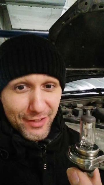 Сегодня сам поменял лампу ближнего света в своей машине 🚗. Кто молодец? Я молодец! 🤗👍