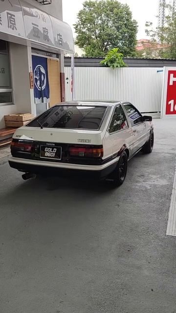машина "TOYOTA AE86"