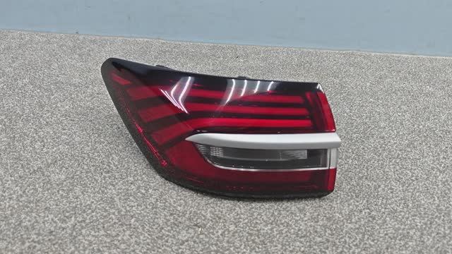 R998980 ФОНАРЬ ЛЕВЫЙ ВНЕШНИЙ GEELY COOLRAY Б/У 7057526000 ОРИГИНАЛ