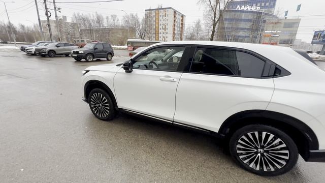 В продаже Honda NSe1., полностью на электро приводе, заряд батарей хватает на 400-450 км без заряда