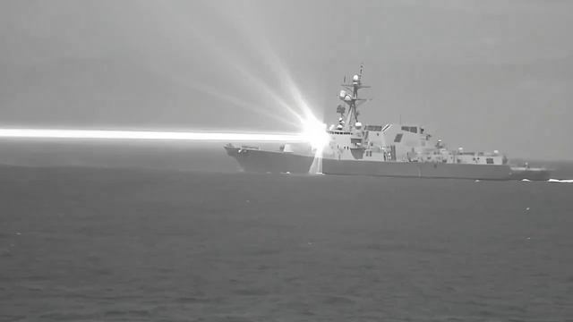 лазерно оръжие. ВМС на САЩ публикуваха видео с използването на лазерното си оръжие HELIOS на борда н