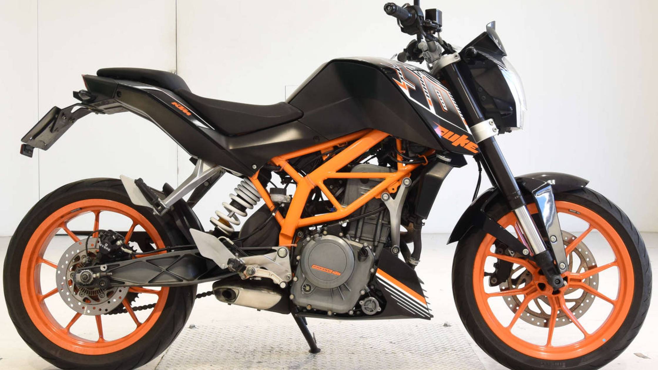 0450 - KTM 250 DUKE - VBKJGE400FC166354