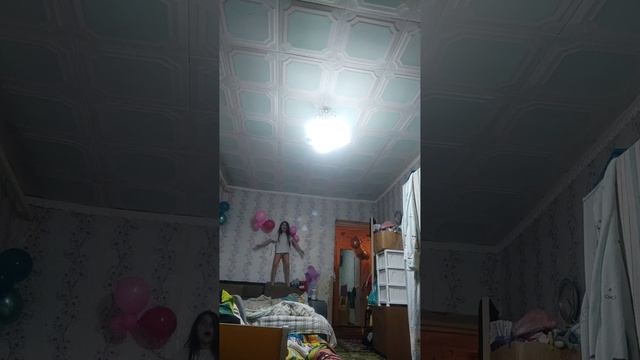 полетела на кресло или полетел