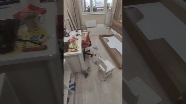 устанавливаю двухъярусную кровать