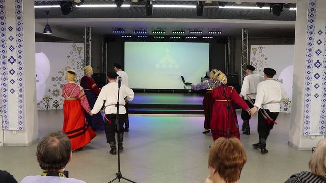 Выступление Народного ансамбля песни и танца «Визув ёль» имени М. Е. Скоморокова
