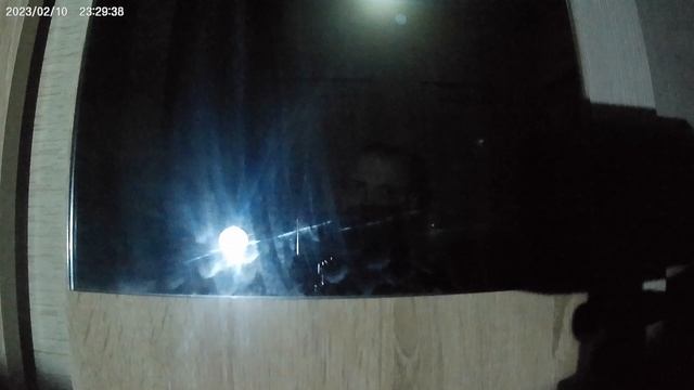 И снова, про зеркальное отражение! Но уже, с фонарём!