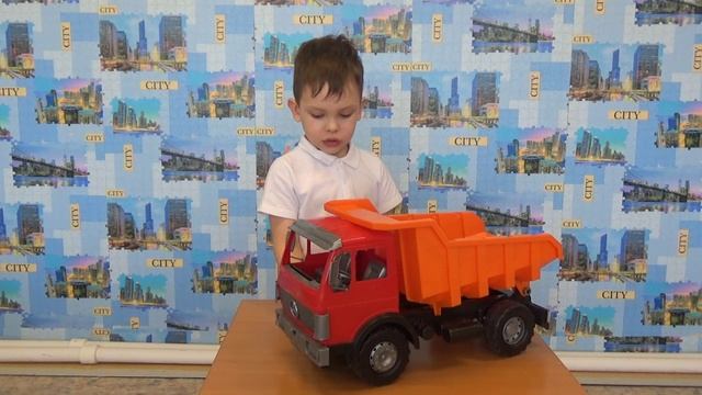 Матыко Максим, 5 лет "Описание игрушки - грузовик"