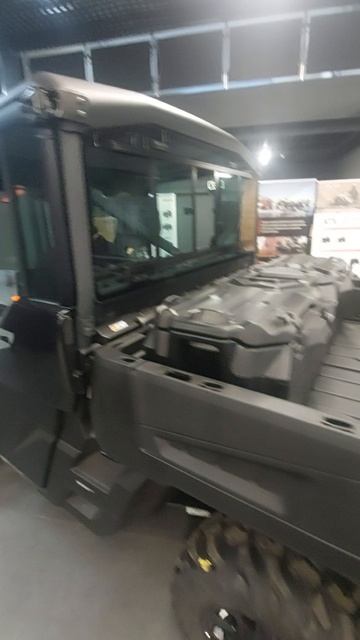 Шестиколёсный BRP CAN-AM TRAXTER 6X6 мотовездеход