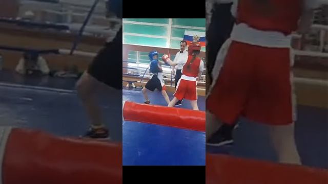 1 бой Милана Махонина красный угол