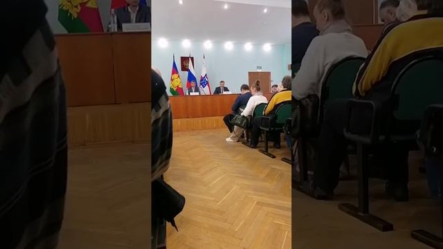 Заместитель главы Сочи Вячеслав Бауэр отвечает на возмущение местных жителей о ПЛАНОЙ ПАРКОВКЕ