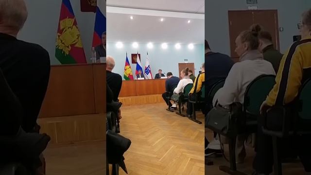 Заместитель главы Сочи Вячеслав Бауэр отвечает на возмущение местных жителей о ПЛАНОЙ ПАРКОВКЕ