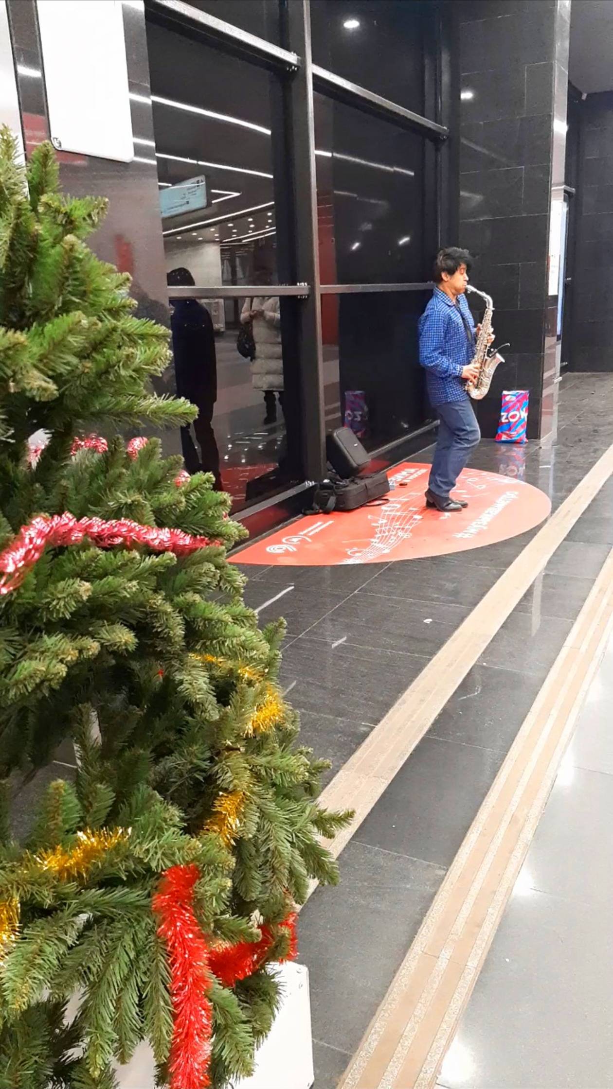 Импровизационный саксофончик...