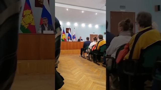 Заместитель главы Сочи Вячеслав Бауэр отвечает на возмущение местных жителей о ПЛАНОЙ ПАРКОВКЕ