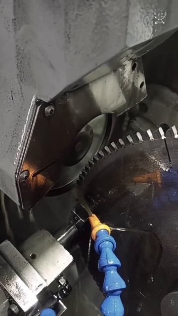 Процесс заточки пилы.