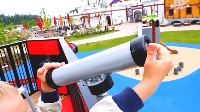 276 Влад и Никита играют на пиратском корабле