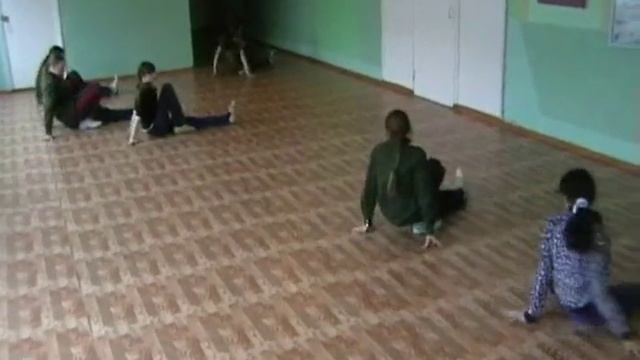 2011.03.4. Тренировка девочек казачек клуба Атаманец по русскому кулачному бою