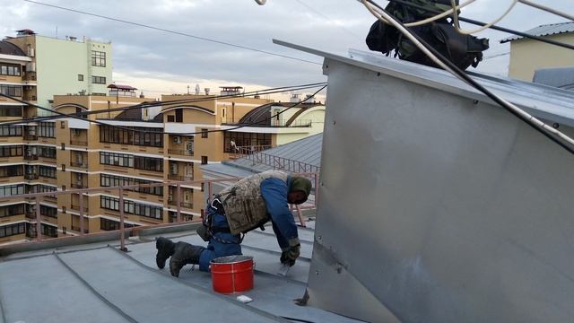 Герметизация фальцев кровли https://stroyalp.ru/remont_krovli.php