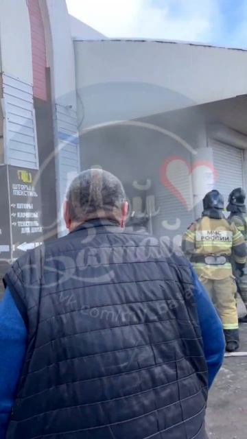 В Батайске бушевал пожар в районе вокзала в старых ларьках 🔥