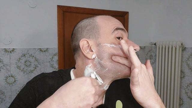 UNA SBARBATA ALIENA ! Nuovo Mjolnir FORTE @sbarba  💪 Alien shave 👽