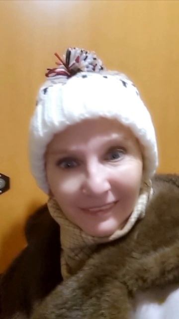 Обзор - Тёплая шапка с помпоном от Dimanaf